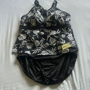 lands end black and white flower suimsuit top and bottom set